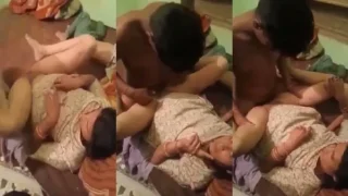 गाँव के दो लड़कों ने किया दोस्त की रंडी माँ की चुदाई